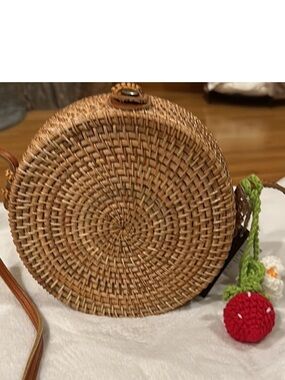 Handwoven Round Rattan Bag Straw Bag. With a knitted strawberry 🍓 and daisy